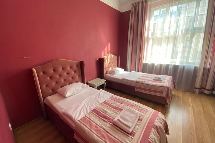 Room 129 of 272