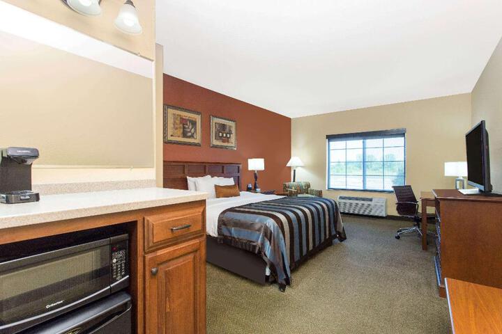 Standard Room, King or Two Doubles (2 of 2)