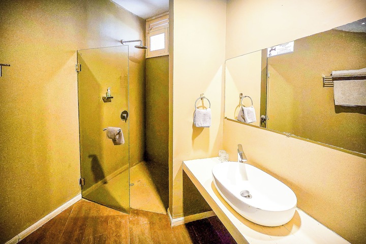 Room 42 of 111