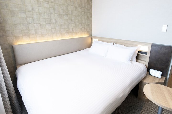 Room 8 of 40