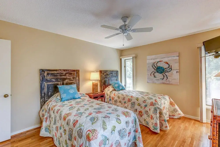 Room 5 of 18