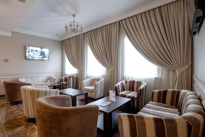 Lounge 45 of 49