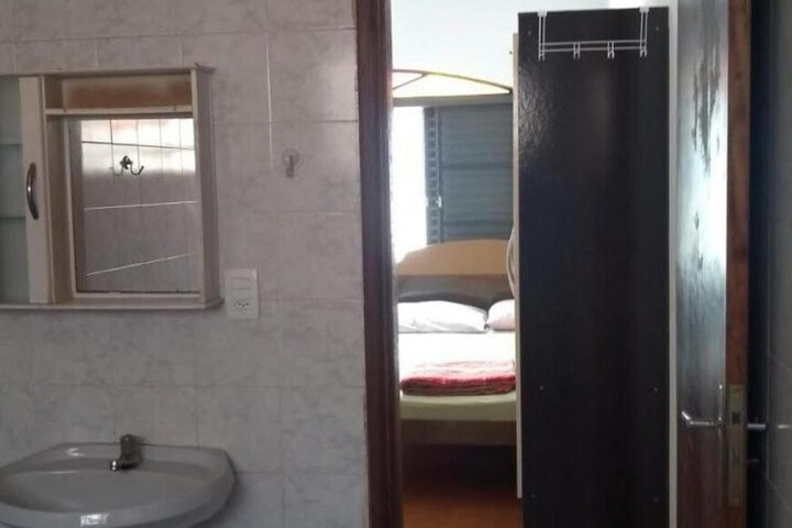 Room 6 of 14
