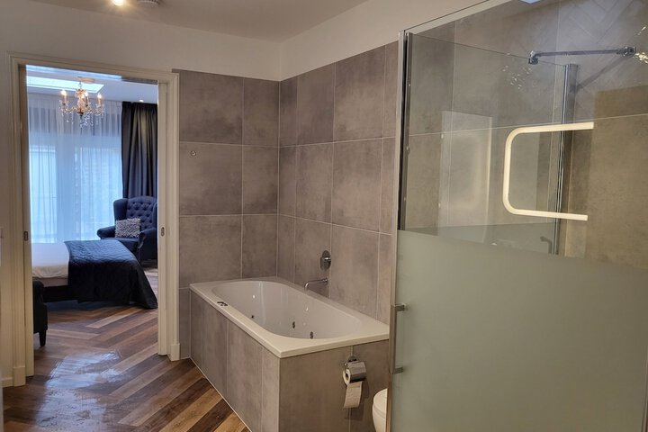 Room 44 of 61