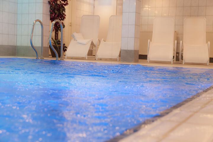 Pool 68 of 101