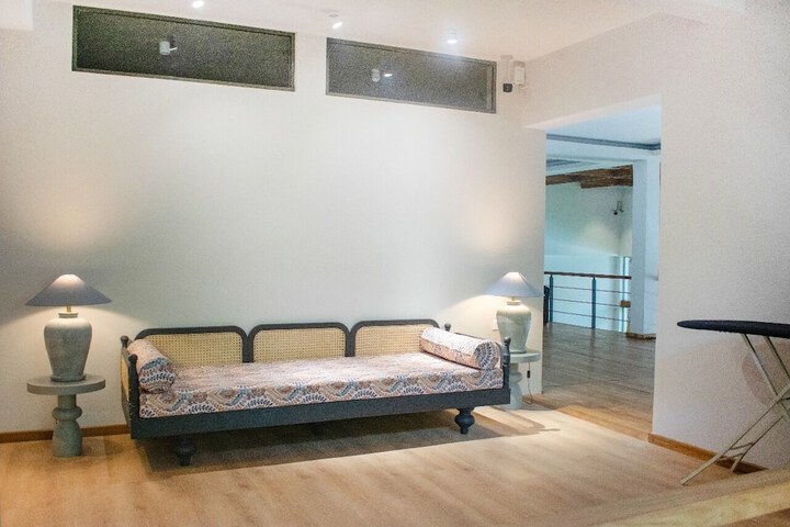 Room 7 of 90
