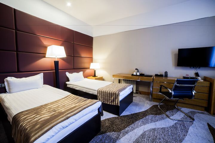 Room 16 of 33