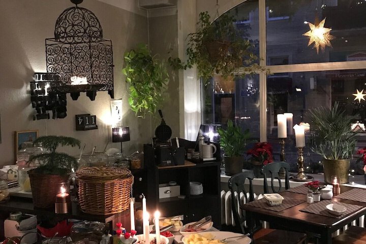Dining 25 of 48
