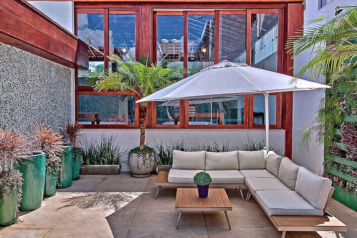 Lounge 73 of 85