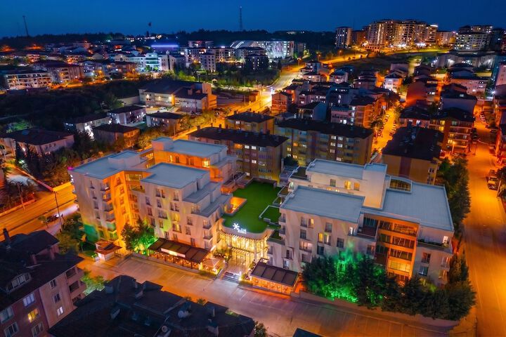 Photo of Alan Suites