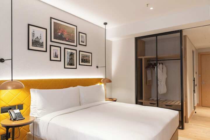 Room 15 of 62