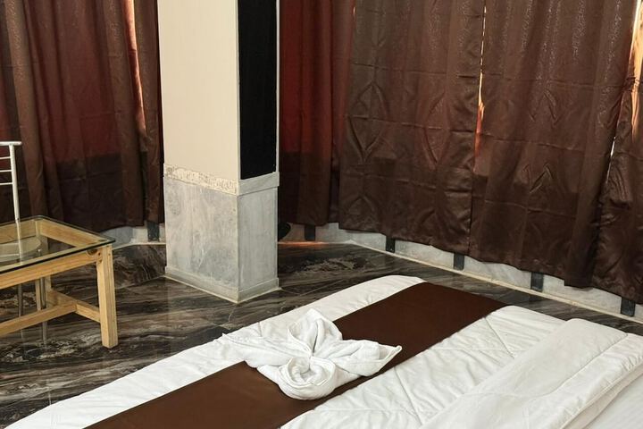 Room 2 of 9