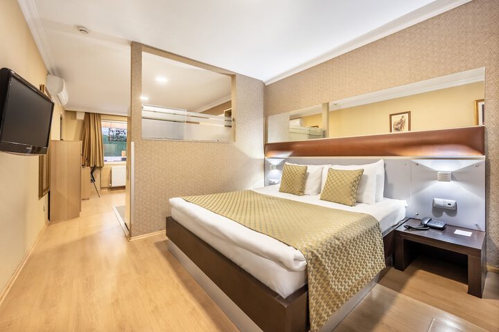 Room 53 of 120