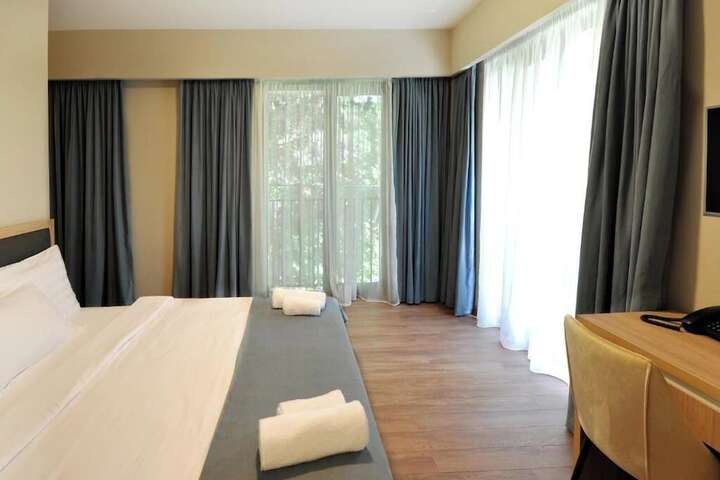 Room 6 of 19