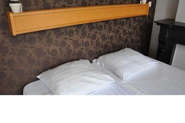 Room 2 of 53