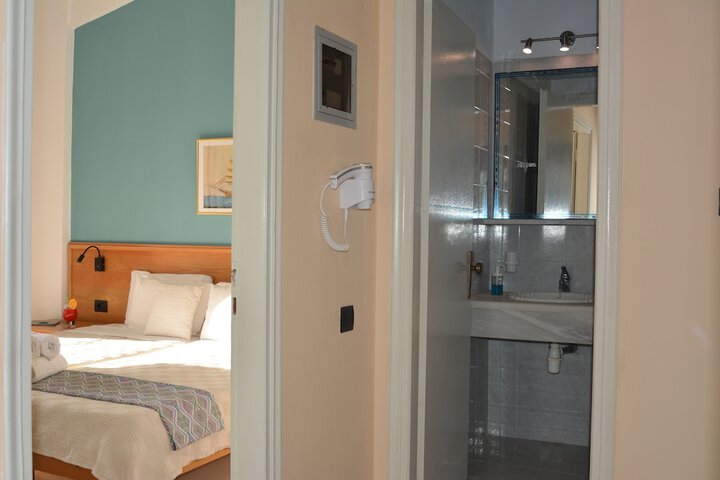 Room 32 of 52