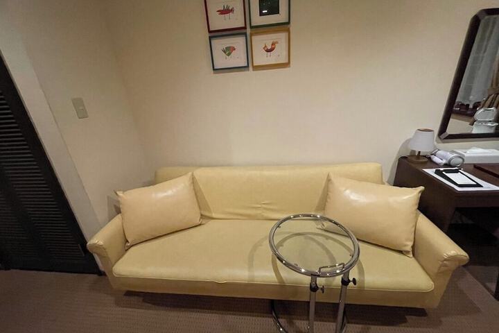 Room 12 of 68