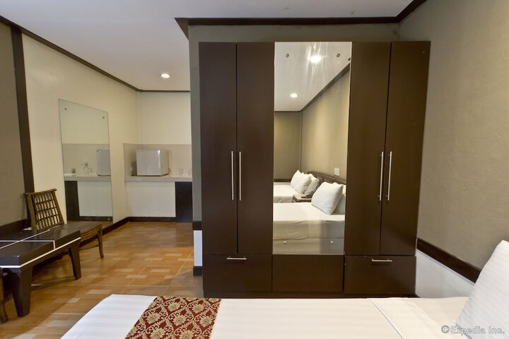 Room 17 of 68