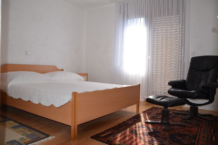Room 7 of 28