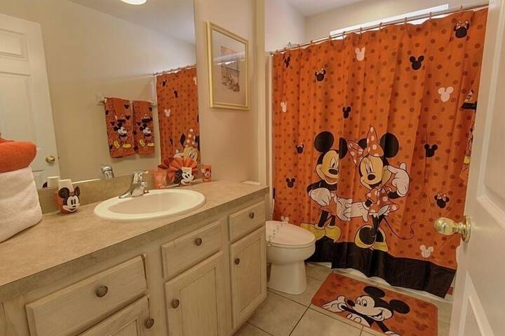 Room 11 of 24