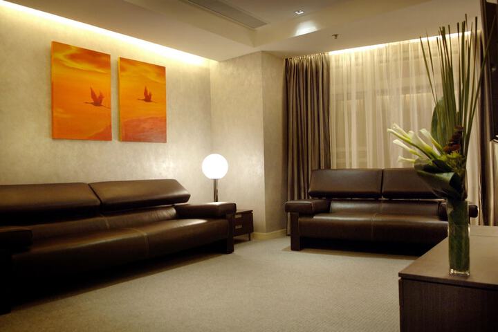 Room 10 of 24
