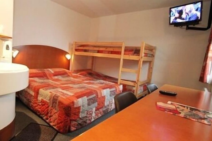 Room 4 of 32