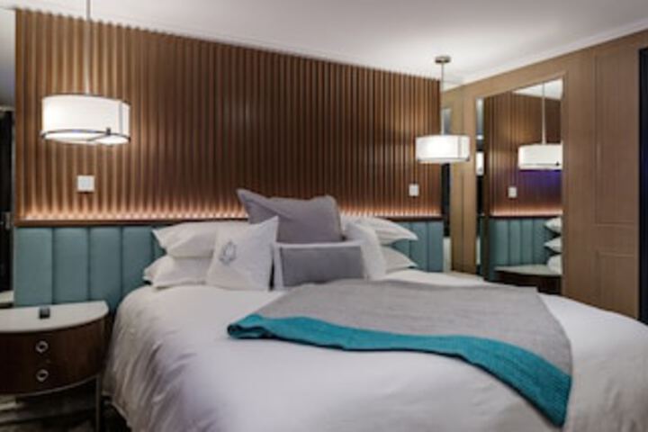 Room 10 of 216