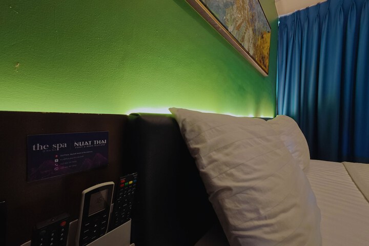 Room 10 of 28