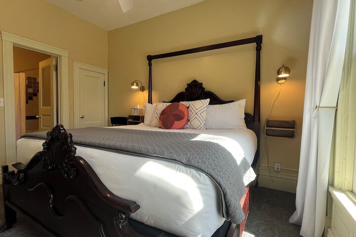 Room 15 of 32