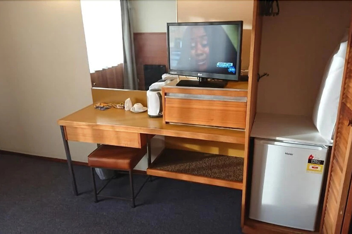 Room 5 of 12