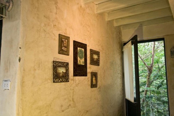 Room 16 of 90