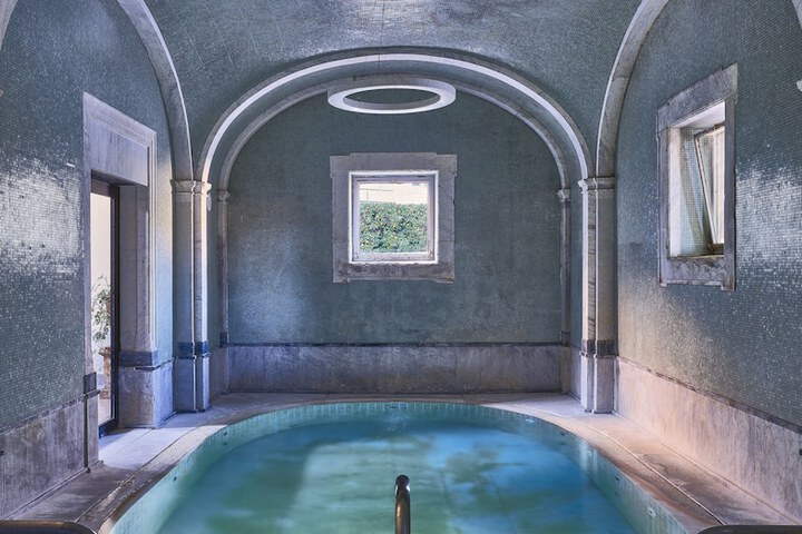Hotel Pool