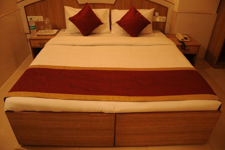 Room 4 of 18