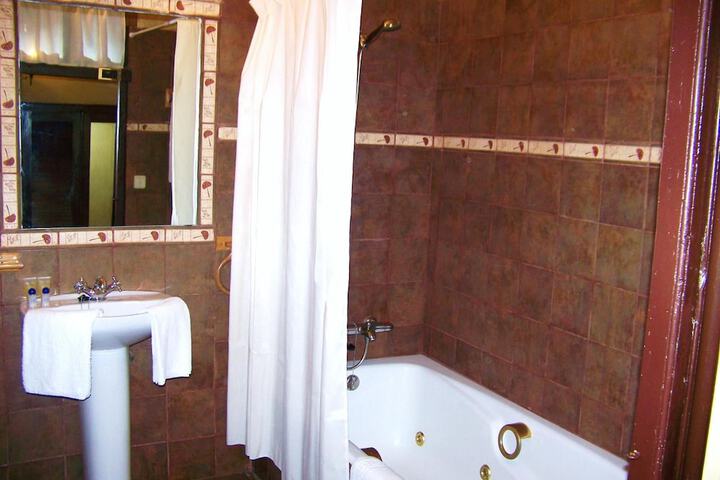 Room 25 of 46