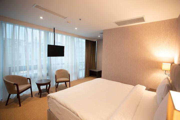 Room 26 of 342