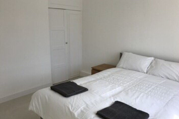 Room 3 of 8