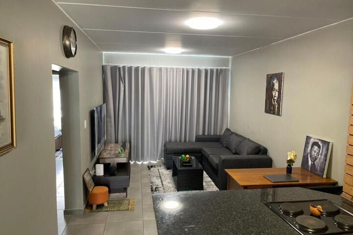 Room 5 of 10