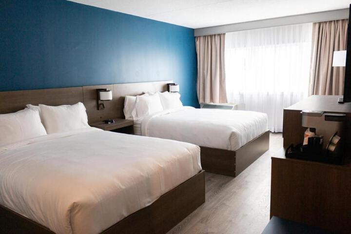 2 Queen Beds (6 of 9)
