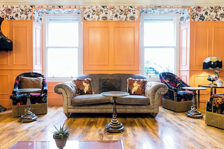 Lounge 209 of 240