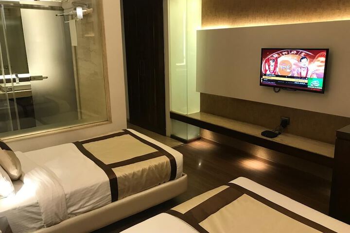 Room 10 of 39