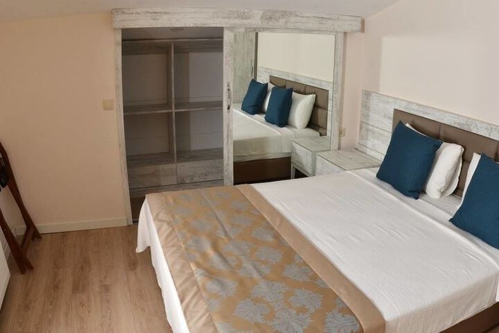 Room 2 of 25