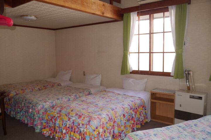 Room 2 of 32