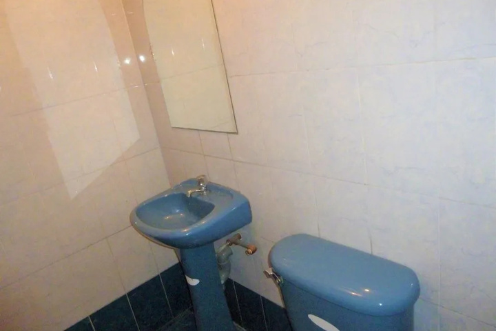 Room 8 of 12
