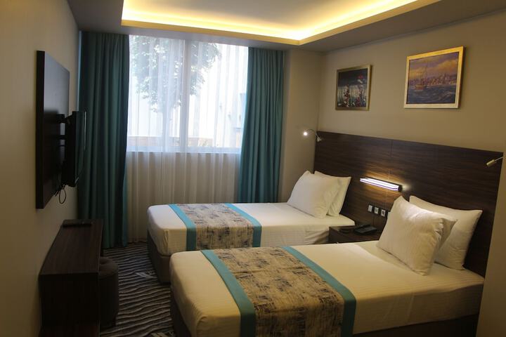 Room 13 of 34