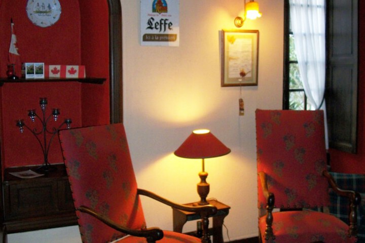 Lounge 41 of 56