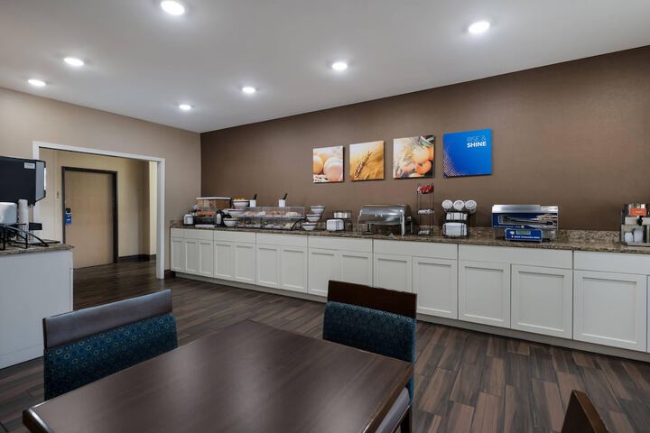 Breakfast area