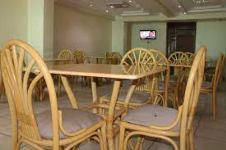 Dining 3 of 6