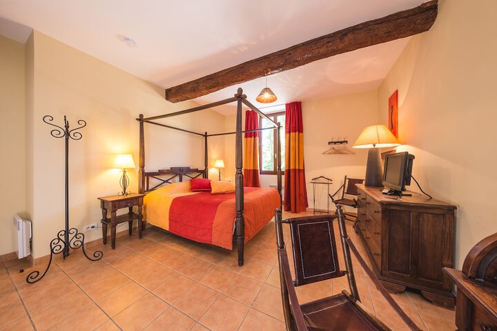 Room 4 of 63