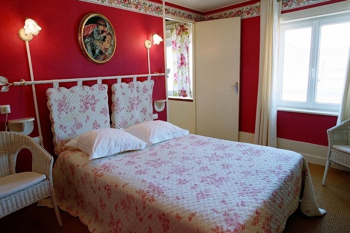 Room 13 of 37