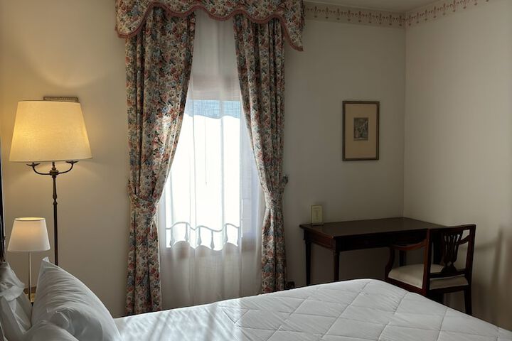 Room 43 of 177